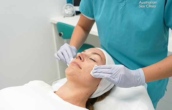 Light Therapy Clear facial treatment - Instant Refresh